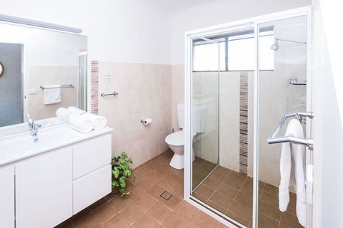 Mollymook Seascape Motel & Apartments - Accommodation Sydney 5