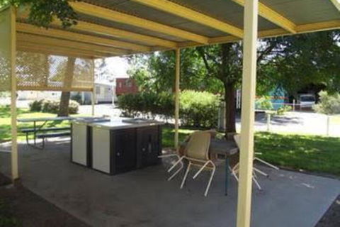 West Wyalong Caravan Park - Sydney 4u 5