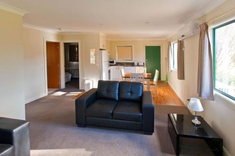 Wagga Wagga Beach Caravan Park - Sydney 4u 4