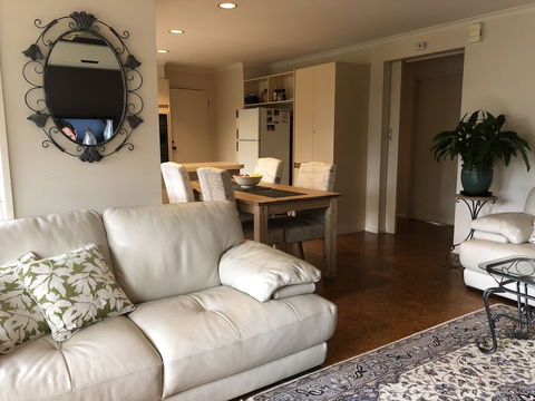 Countryside Connections Spa Cottage - Sydney 4u 1