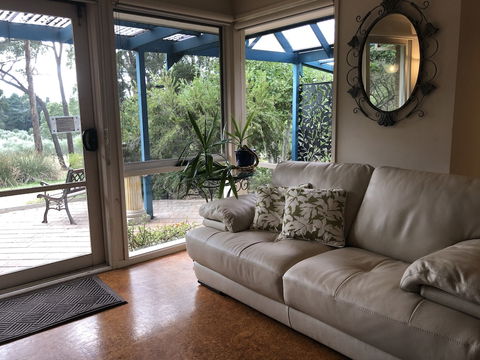 Countryside Connections Spa Cottage - Sydney 4u 2