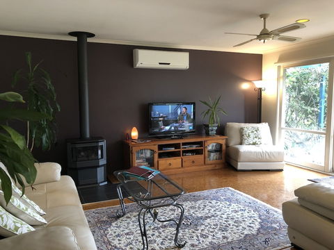 Countryside Connections Spa Cottage - Sydney 4u 4