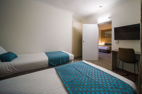 Hamiltonâ€™s Queanbeyan Motel - Sydney 4u 5
