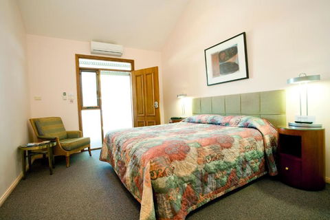 Gundaroo Colonial Inn - Sydney 4u 3