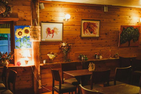 Gundaroo Colonial Inn - Sydney 4u 6