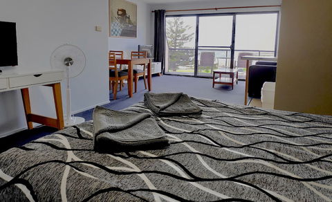 Beachhouse Mollymook - Accommodation Sydney 5