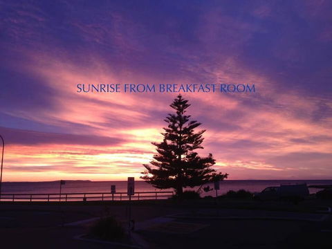 Beachhouse Mollymook - Accommodation Sydney 3