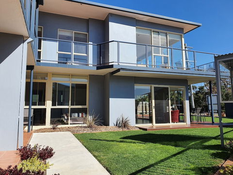 Grandeur Holiday Units - Accommodation Sydney 5