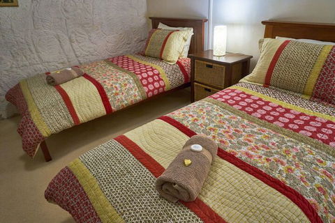 Underground Bed And Breakfast - Sydney 4u 7