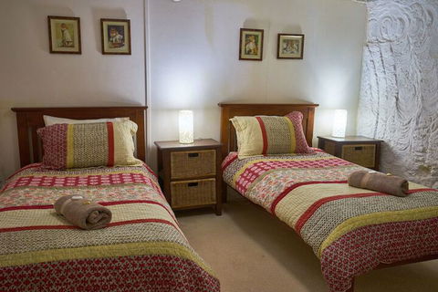 Underground Bed And Breakfast - Sydney 4u 5