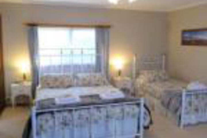 Kayena TAS Accommodation Sydney