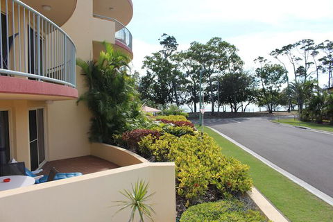 Alexander Beachfront Apartments - Accommodation Sydney 6