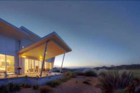 Azjure Studio Retreat - Accommodation Sydney 0