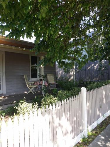 Cream Cottage - Sydney 4u 1
