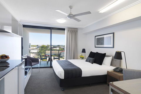 Oaks Mackay Carlyle Suites - Sydney 4u 5