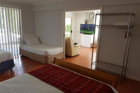 Corlette Poolside Getaway - Accommodation Sydney 6