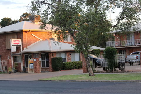 Red Cliffs Colonial Motor Lodge - Sydney 4u 5
