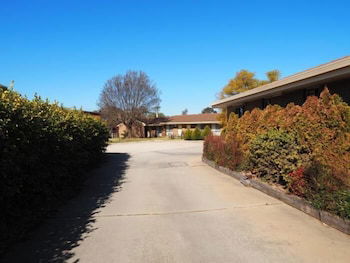 Jacaranda Motel & Holiday Units - Accommodation Sydney 1
