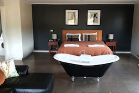 Blaze Rock Retreat - Sydney 4u 0