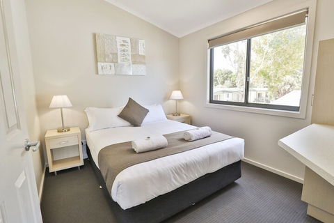 Rivergardens Holiday Park - Sydney 4u 5