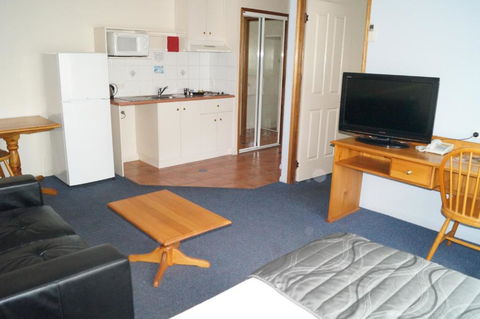 Asters On James Motor Inn - Accommodation Sydney 3