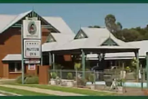 Young Federation Motor Inn - Accommodation Sydney 5