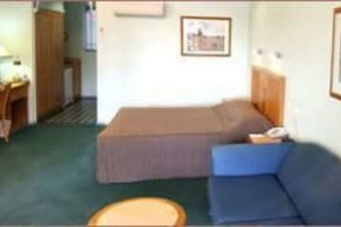 Young Federation Motor Inn - Accommodation Sydney 4