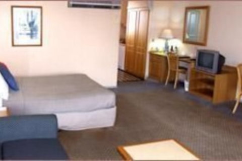 Young Federation Motor Inn - Accommodation Sydney 1