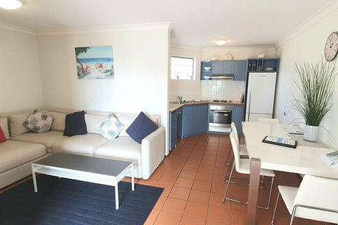 Scarborough Beach Front Resort Shell 4 - Accommodation Sydney 1