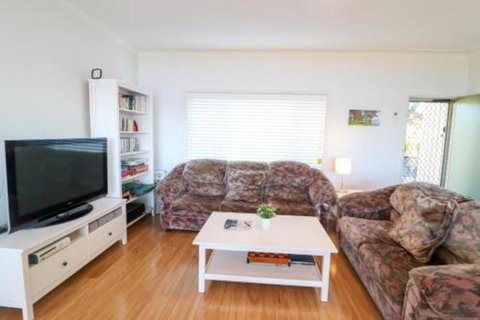 Lakefront Simplicity - Accommodation Sydney 3