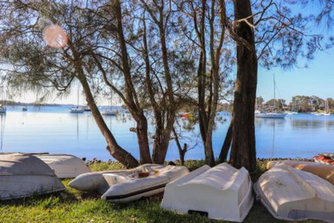 Lakefront Simplicity - Accommodation Sydney 1