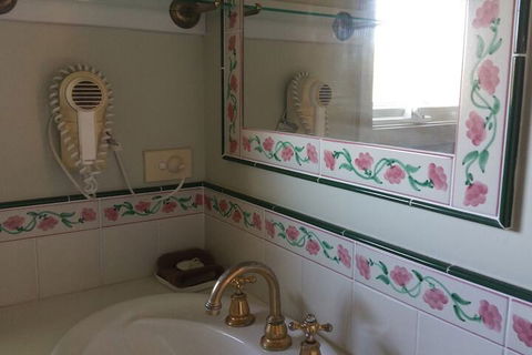 Casablanca Enchanted Cottage - Adults Only - Accommodation Sydney 4
