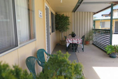 Jurien Beachfront Holiday Units - Sydney 4u 2
