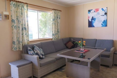 Jurien Beachfront Holiday Units - Sydney 4u 5