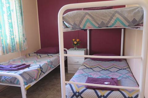 Jurien Beachfront Holiday Units - Sydney 4u 3