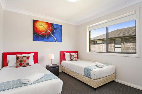Serviced Houses Casula - Accommodation Sydney 4