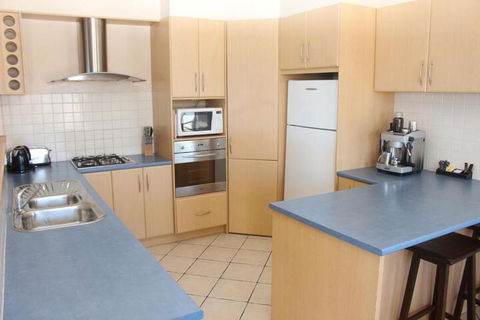 The Lighthouse Beachfront Accommodation - Sydney 4u 7