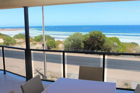 The Lighthouse Beachfront Accommodation - Sydney 4u 4