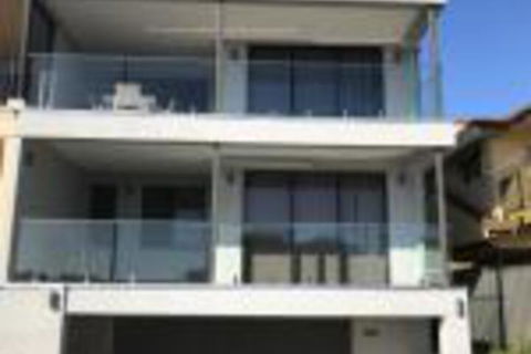 The Lighthouse Beachfront Accommodation - Sydney 4u 0