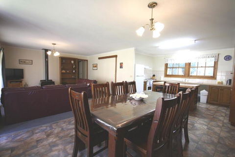Halls Gap Log Cabins - Accommodation Sydney 5