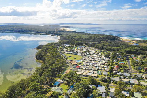 Lakeside Cabins & Holiday Village - Sydney 4u 1