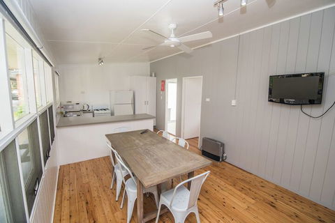Lakeside Cabins & Holiday Village - Sydney 4u 7