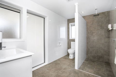Lakeside Cabins & Holiday Village - Sydney 4u 6