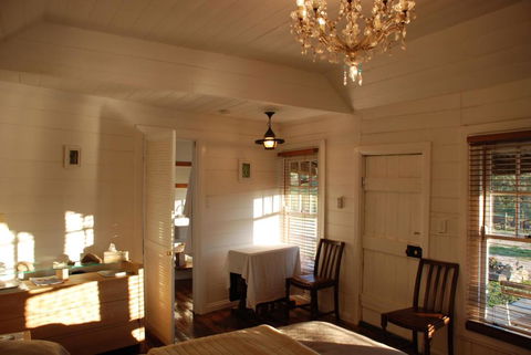 Mancuso Country Cottage Retreat - Sydney 4u 4