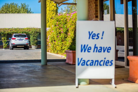 Country Roads Motor Inn Naracoorte - Accommodation Sydney 2