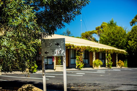 Country Roads Motor Inn Naracoorte - Accommodation Sydney 0