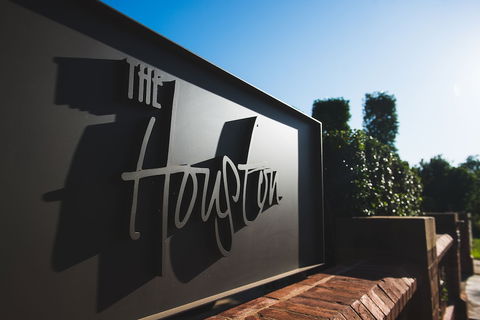 The Houston - Sydney 4u 0