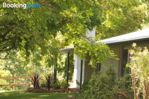 Secrets At Cedar Grove - Sydney 4u 5