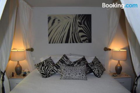 Secrets At Cedar Grove - Sydney 4u 3