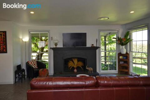Secrets At Cedar Grove - Sydney 4u 7